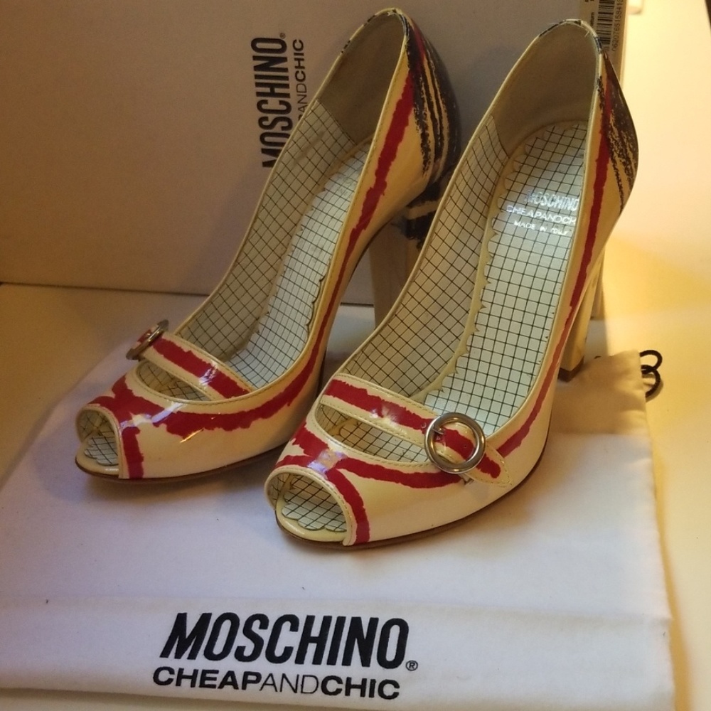 Moschino shoes. Sz 36.
